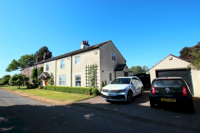 4 Bedroom Cottage For Sale In Rise Lane, Catwick, HU17