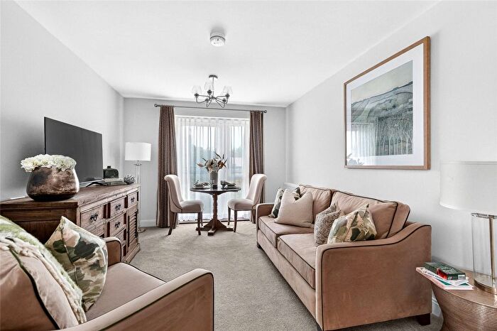 1 Bedroom Property For Sale In Queens Road, Weybridge, Surrey, KT13
