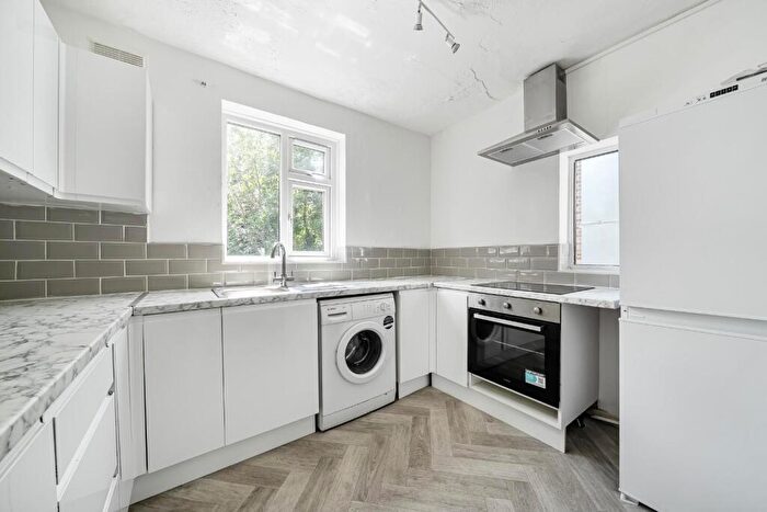 3 Bedroom Apartment To Rent In Windsor Drive, Orpington, BR6