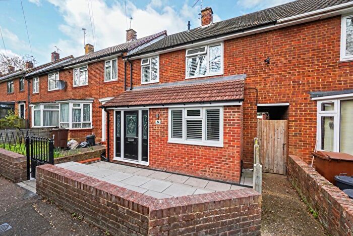 3 Bedroom Terraced House For Sale In Edmunds Way, Rainham, ME8