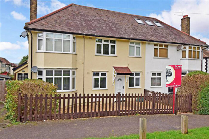 2 Bedroom Maisonette For Sale In Roding Lane North, Woodford Green, Essex, IG8