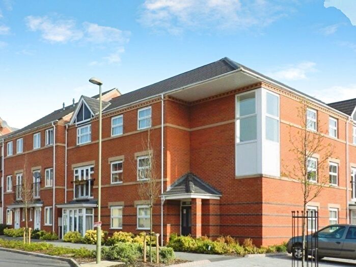 2 Bedroom Flat To Rent In Alma Road, Banbury, Oxfordshire, OX16