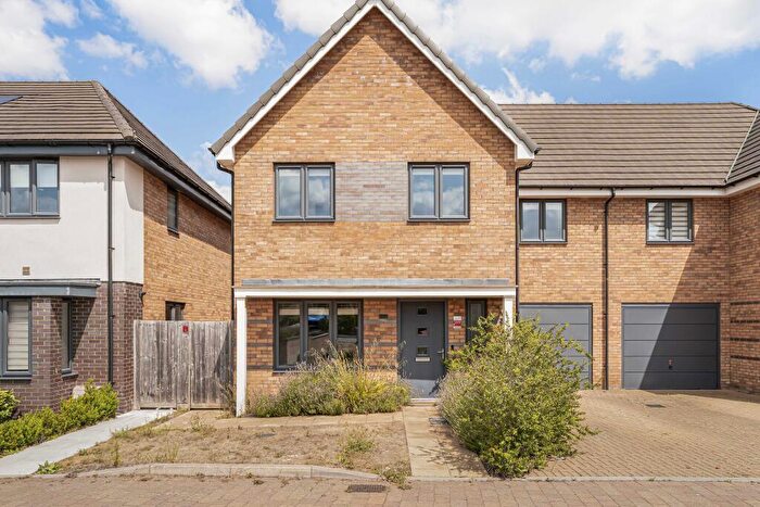 4 Bedroom Semi-Detached House To Rent In Queens Avenue, Welwyn Garden City, AL7