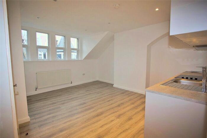1 Bedroom Flat To Rent In George Lane, South Woodford, E18