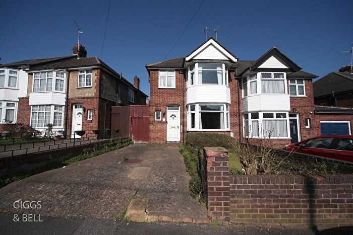 3 Bedroom Semi Detached House For Sale In Meyrick Avenue, LU1