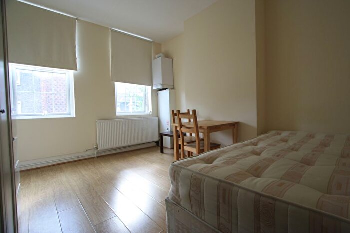 Studio To Rent In North End Road, London, SW6