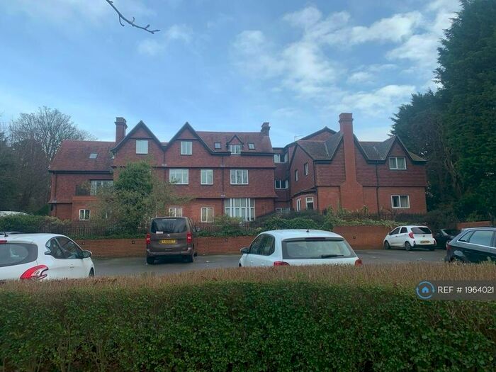 2 Bedroom Flat To Rent In Oakhurst, Leeds, LS6