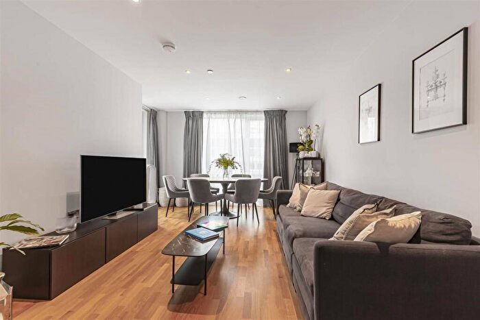 2 Bedroom Flat For Sale In York Road, Battersea, London, SW11
