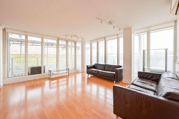2 Bedroom Flat To Rent In Eastern Quay Apartments, Royal Docks, London, E16