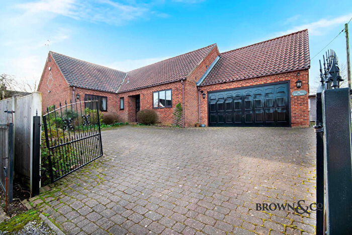 5 Bedroom Detached House For Sale In Town Street, Lound, Retford, DN22