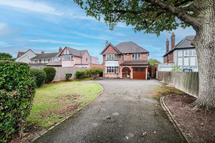 4 Bedroom Detached House For Sale In Coleshill Heath Road, Marston Green, B37