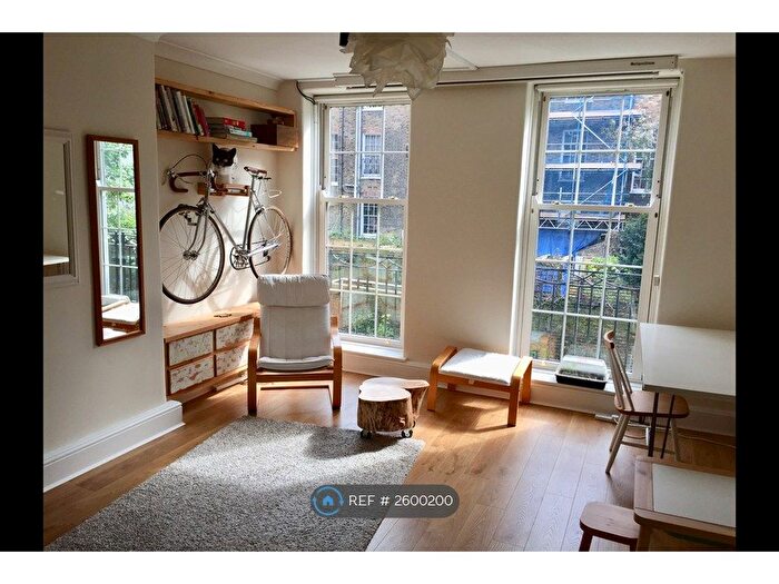 2 Bedroom Flat To Rent In Moffat House, London, SE5