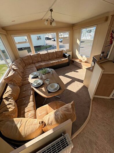 2 Bedroom Mobile/park Home For Sale In Halfway Road, Minster-On-Sea, ME12
