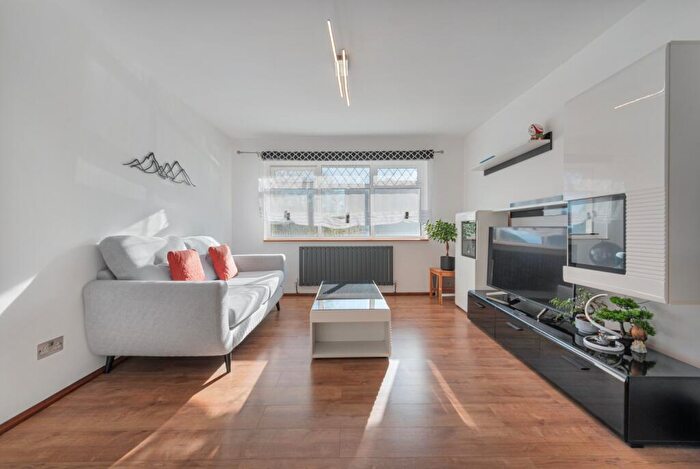 1 Bedroom Flat For Sale In Prestatyn Road, Rumney, Cardiff, South Glamorgan, CF3