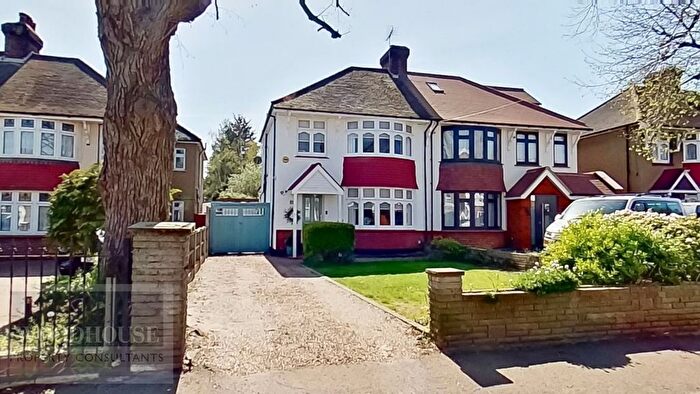 3 Bedroom Semi Detached House For Sale In Albury Ride, Cheshunt, EN8