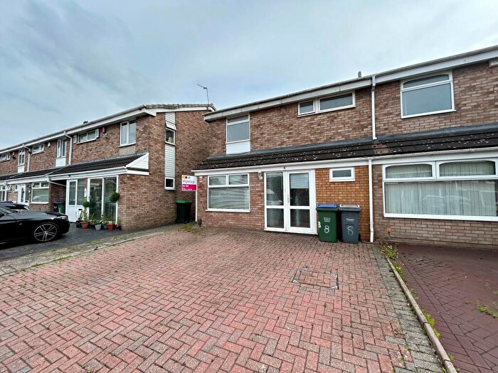 3 Bedroom House To Rent In Macmillan Close, Tividale, Oldbury, B69