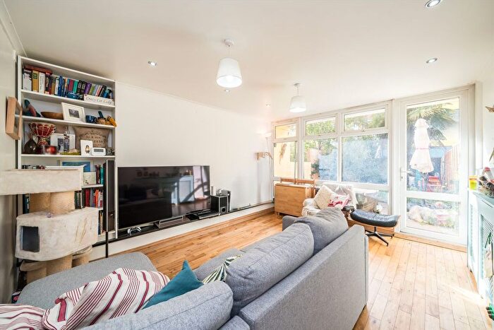 3 Bedroom Maisonette For Sale In Carey Gardens, South Lambeth, SW8