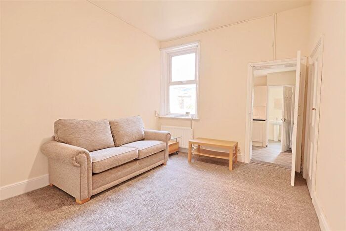 2 Bedroom Flat To Rent In Helmsley Road, Sandyford, Newcastle Upon Tyne, NE2