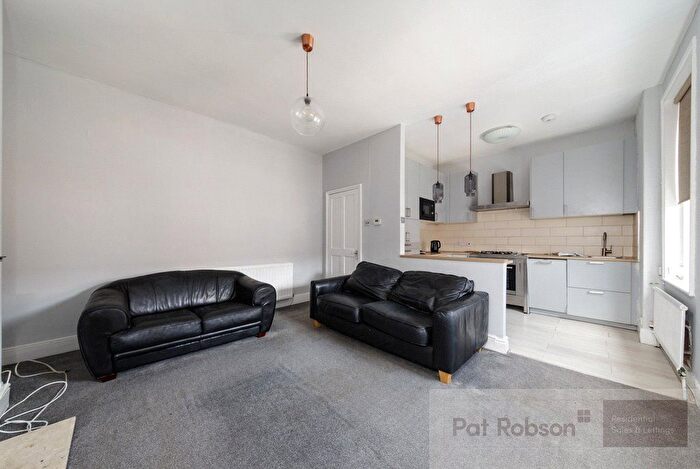 2 Bedroom Flat To Rent In Beaumont Terrace, Gosforth, Newcastle Upon Tyne, Tyne And Wear, NE3