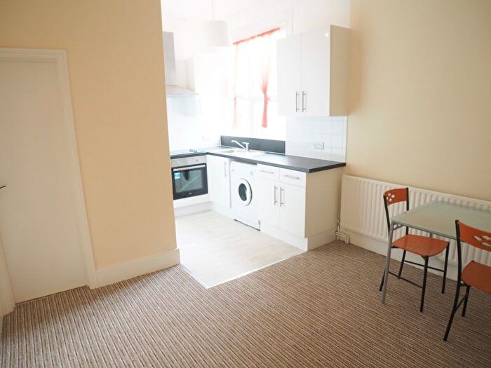 1 Bedroom Flat To Rent In Woodside Park Road, London, N12