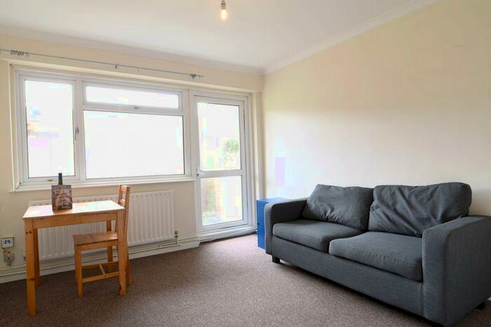3 Bedroom Flat To Rent In Queensway, Brighton, BN2