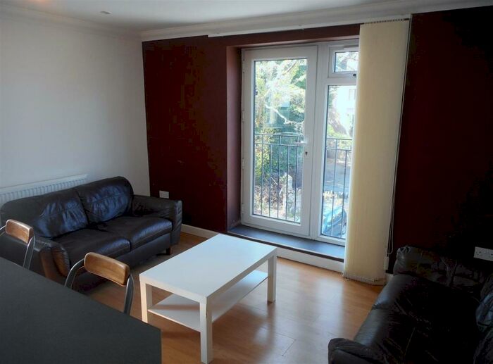 3 Bedroom Flat To Rent In Richmond Road, Cardiff, CF24