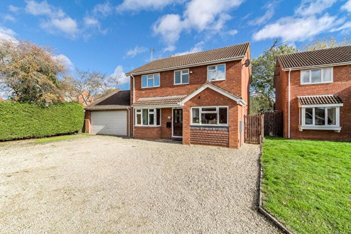 4 Bedroom Detached House For Sale In Bradvue Crescent, Milton Keynes, MK13