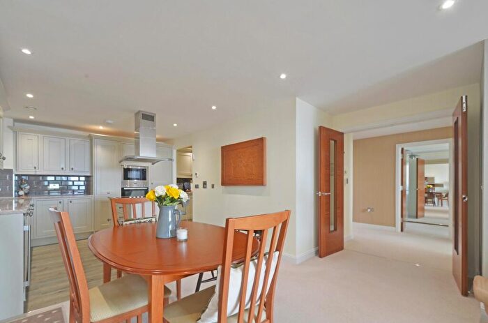 2 Bedroom Apartment For Sale In Sea Road, Carlyon Bay, PL25