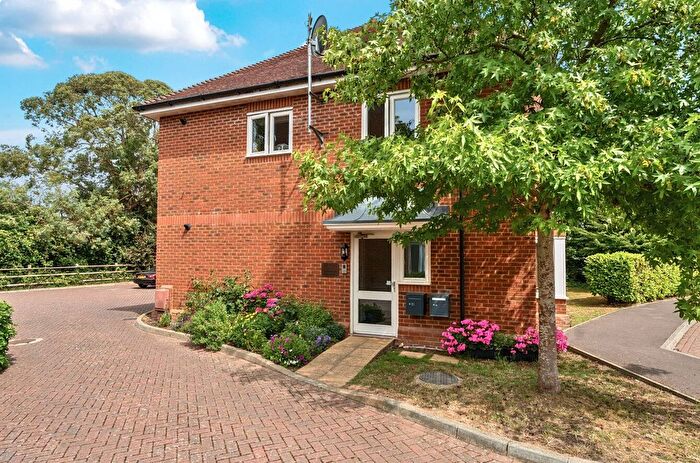 2 Bedroom Flat For Sale In Old Common Close, Birdham, PO20