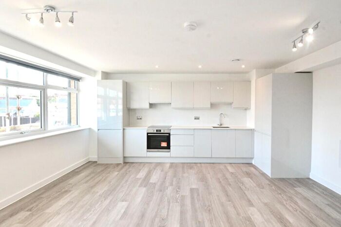 1 Bedroom Flat To Rent In High Street, Rayleigh, Essex, SS6