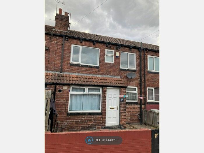 2 Bedroom Terraced House To Rent In Longroyd View, Leeds, LS11