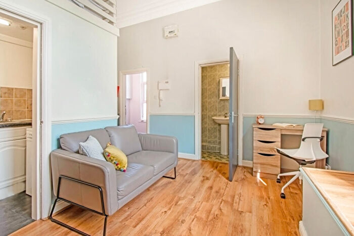 1 Bedroom Flat To Rent In Brudenell Road, Leeds, LS6