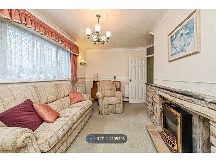 1 Bedroom Flat To Rent In Partridge Crescent, Dewsbury, WF12