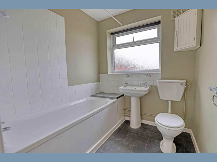 2 Bedroom Apartment To Rent In Oak Tree Road, Marlow, SL7