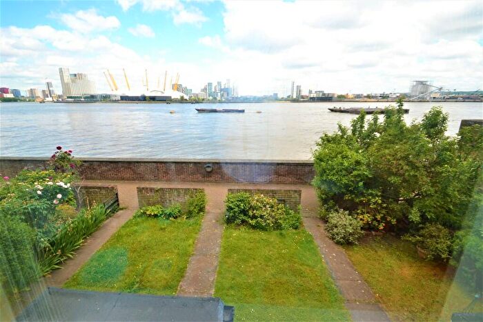 4 Bedroom Town House To Rent In Capstan Square, London, E14