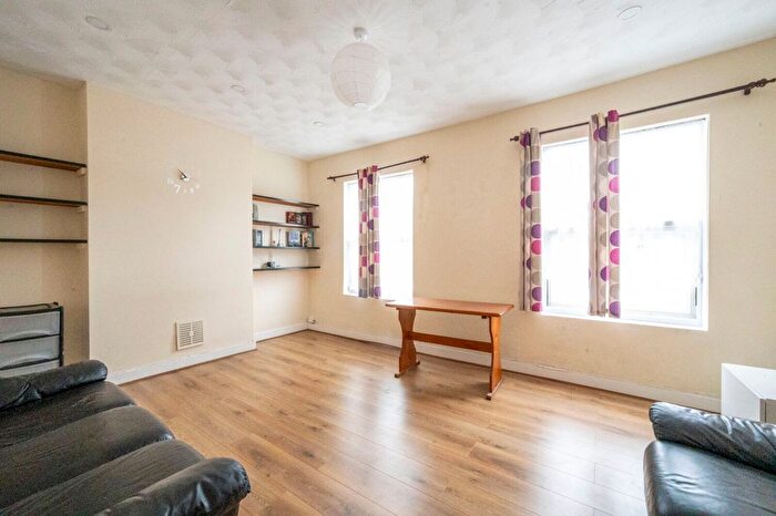 1 Bedroom Flat To Rent In Water Lane, Maryland, London, E15