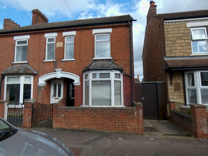 3 Bedroom Semi-Detached House To Rent In Kempston, MK42