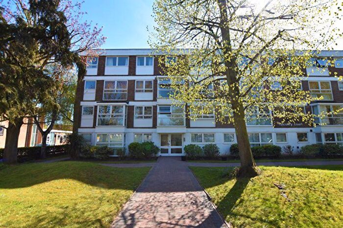 2 Bedroom Flat To Rent In Fairfield South, Kingston Upon Thames, KT1