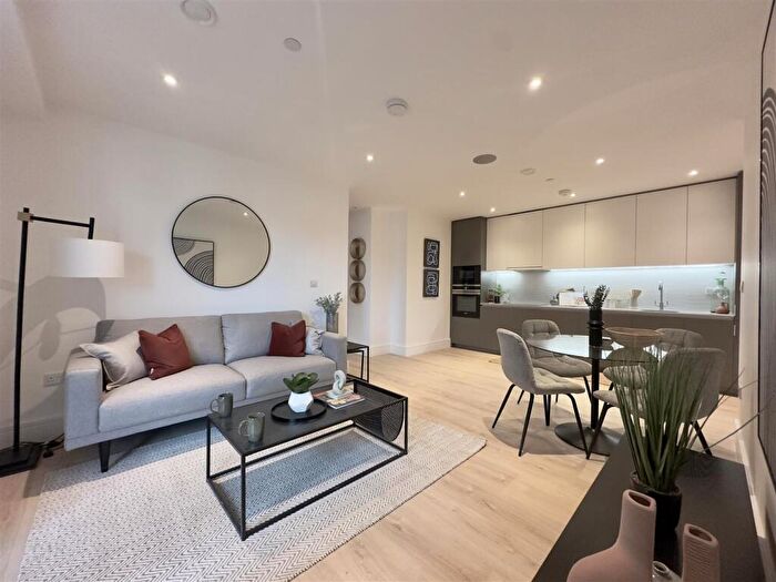 2 Bedroom Flat To Rent In Sutton Park House, Carshalton Rd, SM1