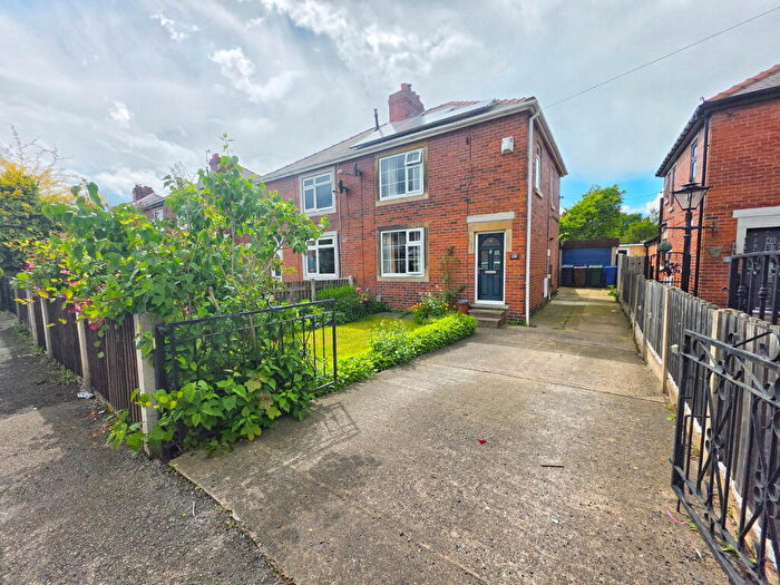 3 Bedroom Semi-Detached House For Sale In Cross Lane, Royston, Barnsley, S71