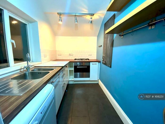 3 Bedroom Terraced House To Rent In Cardiff Road, Reading, RG1