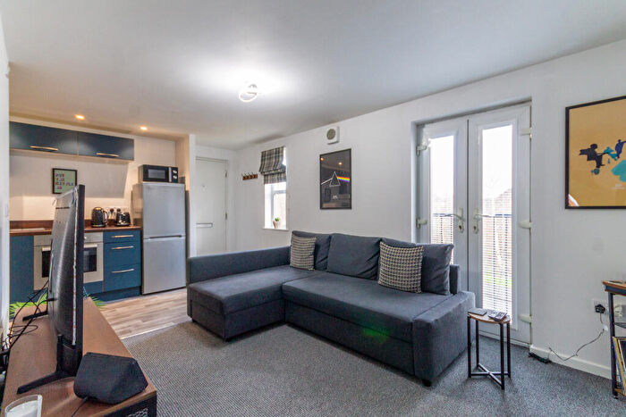 1 Bedroom Flat For Sale In Humber Street, Hilton, DE65