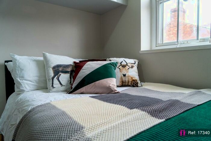 9 Bedroom Semi-Detached House To Rent In Great Western Street, Manchester, M14