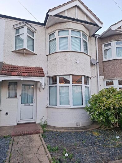 3 Bedroom Terraced House For Sale In Elstree Gardens, Ilford, IG1
