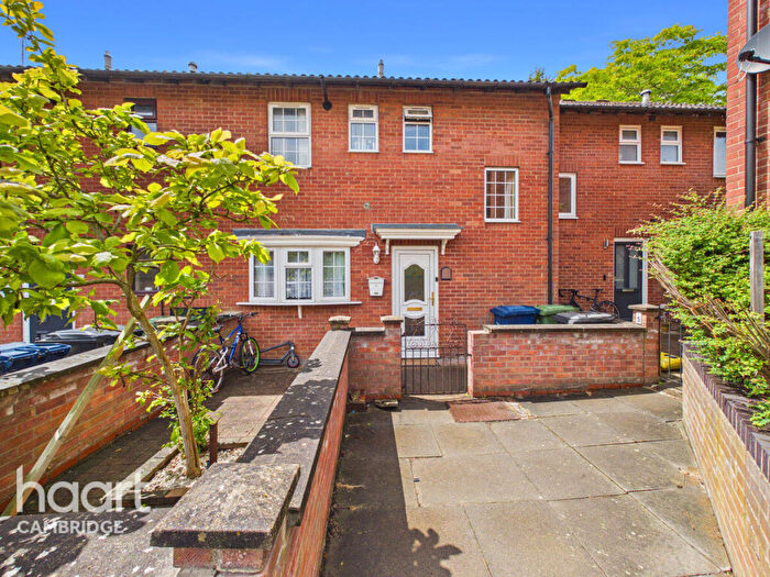 3 Bedroom Terraced House For Sale In Tweedsmuir Court, Cambridge, CB4