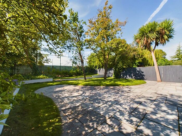 Studio For Sale In Brondesbury Park, London, NW6