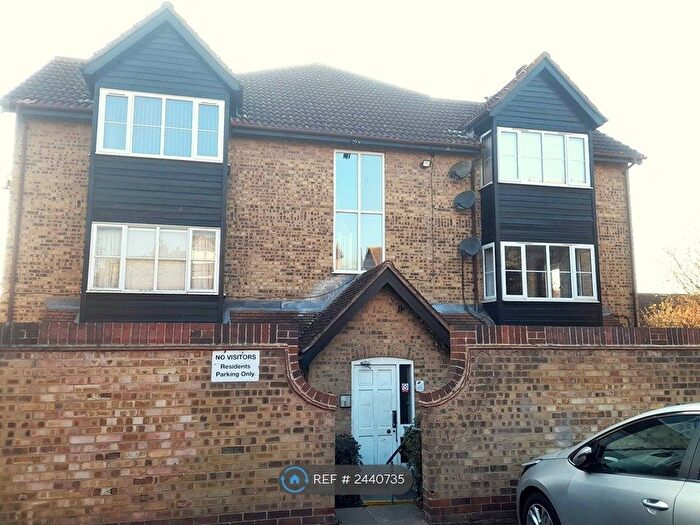 Studio To Rent In Knights Manor Way, Dartford, DA1