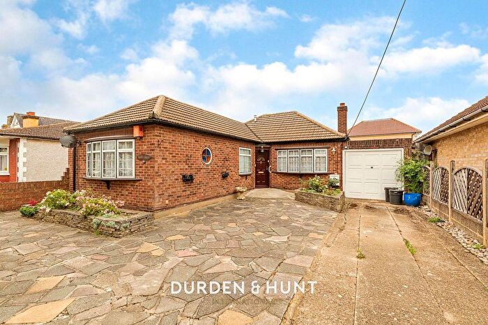 3 Bedroom Detached Bungalow For Sale In Briscoe Road, Rainham, RM13