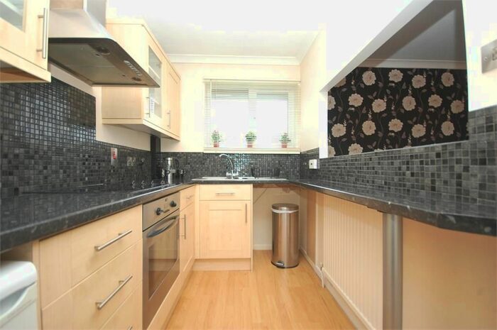 1 Bedroom Maisonette To Rent In Morland Close, Hampton, TW12