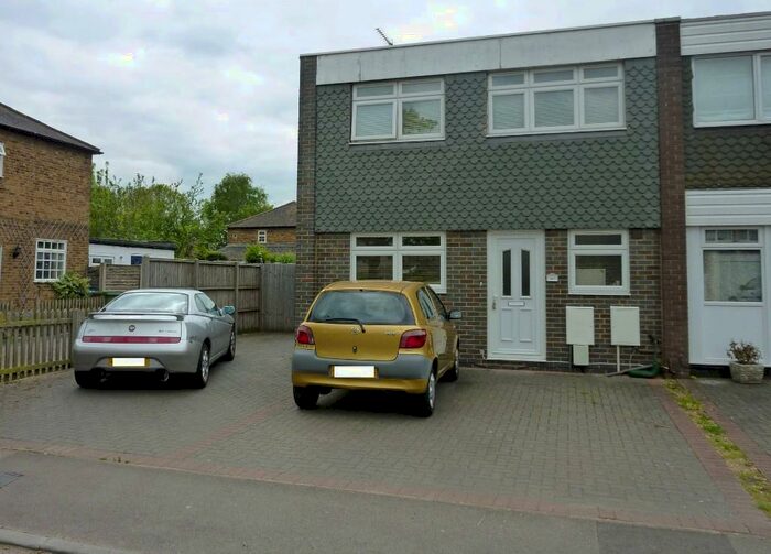 1 Bedroom Flat To Rent In Burhill Road, Walton-On-Thames, Surrey, KT12